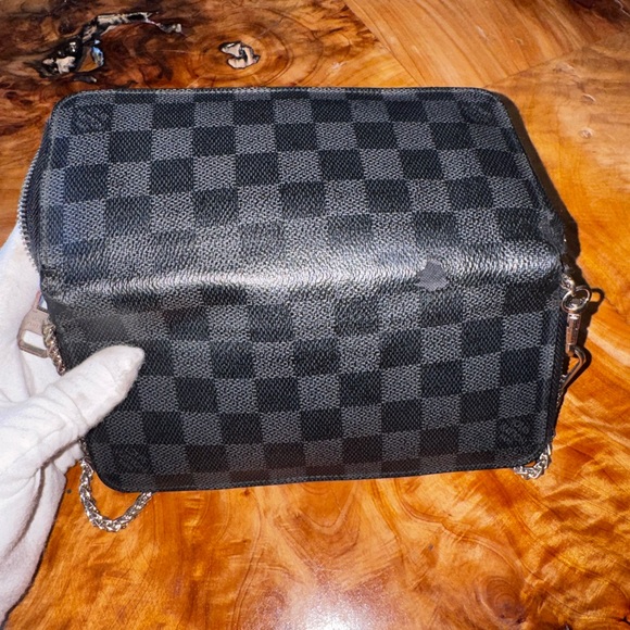 Louis Vuitton
Damier Graphite Pattern Coated Canvas Zippy Organizer Wallet - Picture 14 of 16